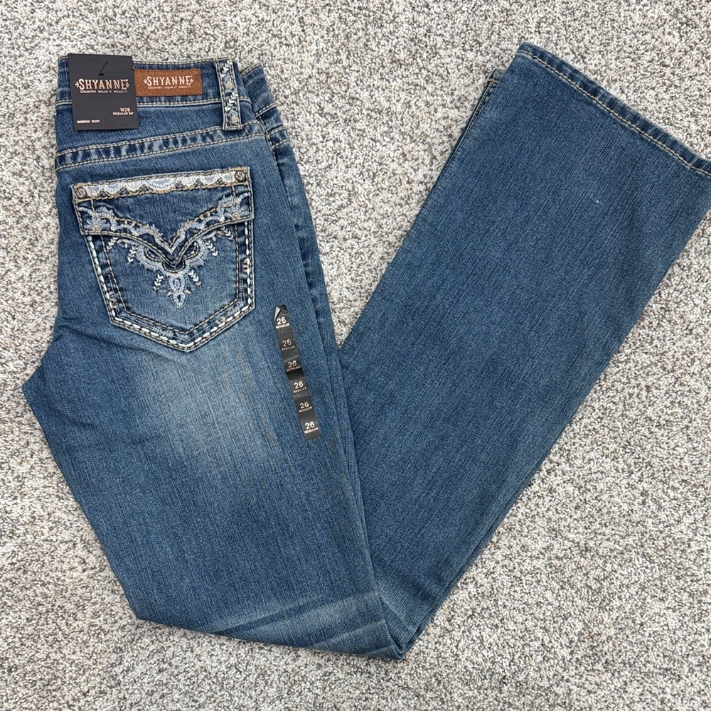 Shyanne Embroidered Blue Jeans  26 x 36